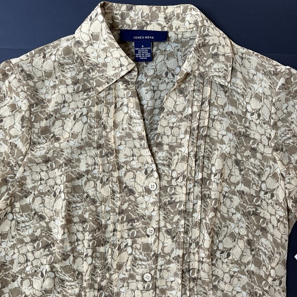 Jones Wear Tops - Jones Wear Button Up Women's 6 Green Geometric Print Floral Business Casual NWT